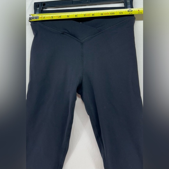 Alo Women’s Cropped Leggings Black Size XS / S Crossover Waist Band - Picture 4 of 10